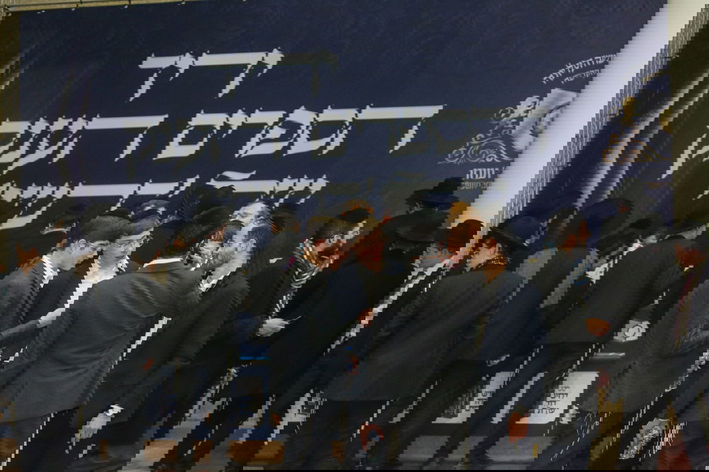 דרשו ה' ועוזו: רבבות חגגו את סיום 'הדף היומי בהלכה'; צפו