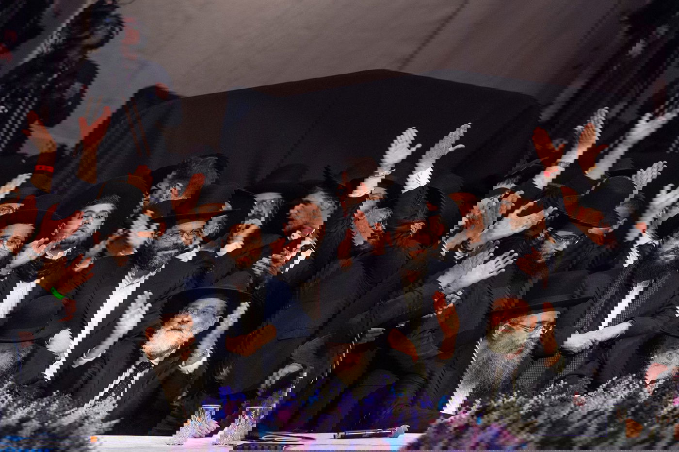 דרשו ה' ועוזו: רבבות חגגו את סיום 'הדף היומי בהלכה'; צפו