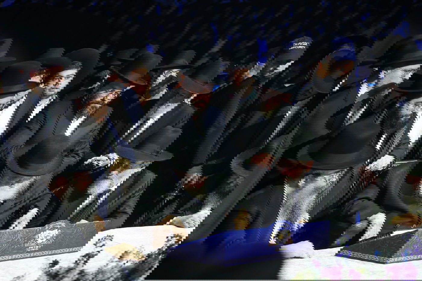 דרשו ה' ועוזו: רבבות חגגו את סיום 'הדף היומי בהלכה'; צפו