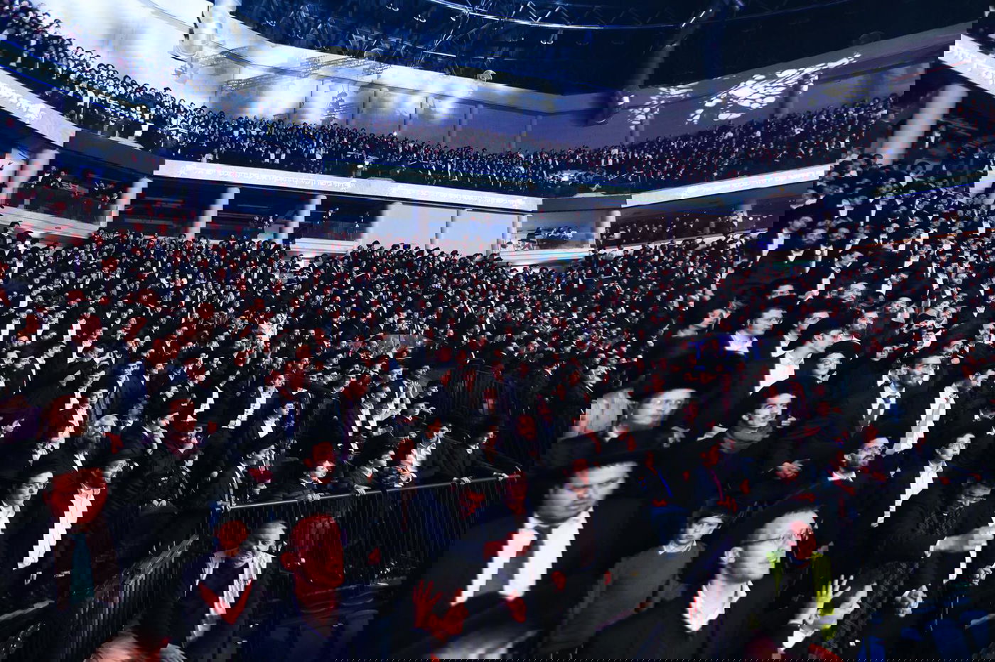 דרשו ה' ועוזו: רבבות חגגו את סיום 'הדף היומי בהלכה'; צפו