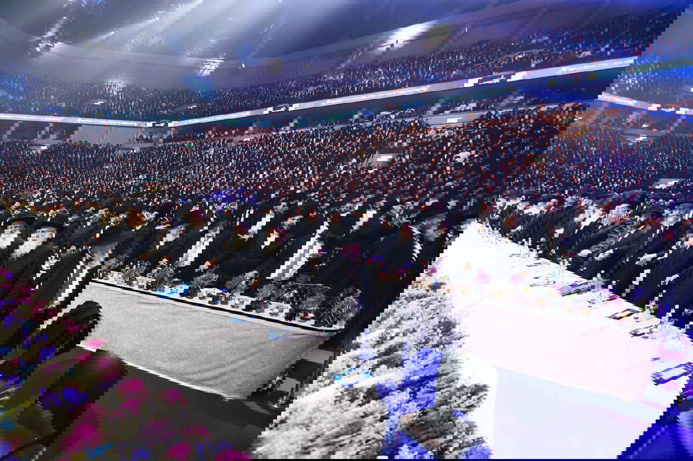 דרשו ה' ועוזו: רבבות חגגו את סיום 'הדף היומי בהלכה'; צפו