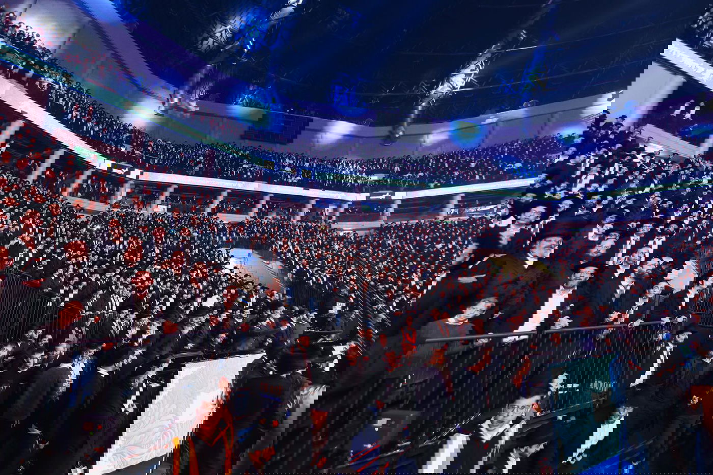 דרשו ה' ועוזו: רבבות חגגו את סיום 'הדף היומי בהלכה'; צפו