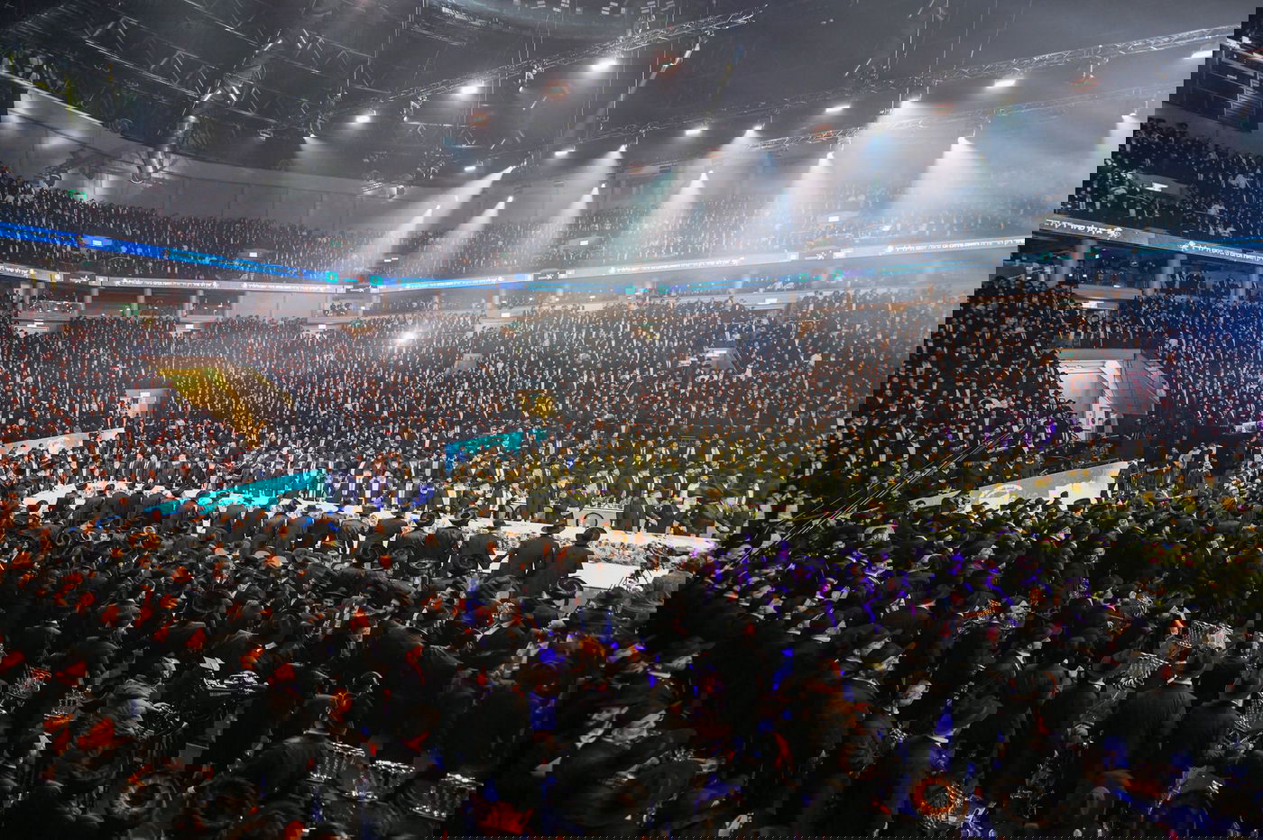 דרשו ה' ועוזו: רבבות חגגו את סיום 'הדף היומי בהלכה'; צפו