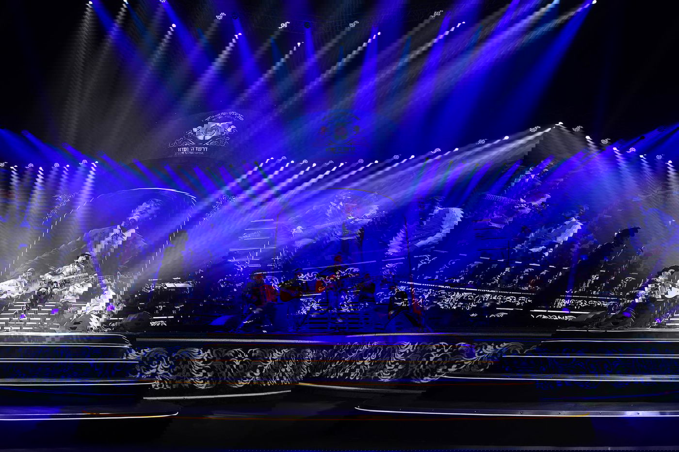 דרשו ה' ועוזו: רבבות חגגו את סיום 'הדף היומי בהלכה'; צפו