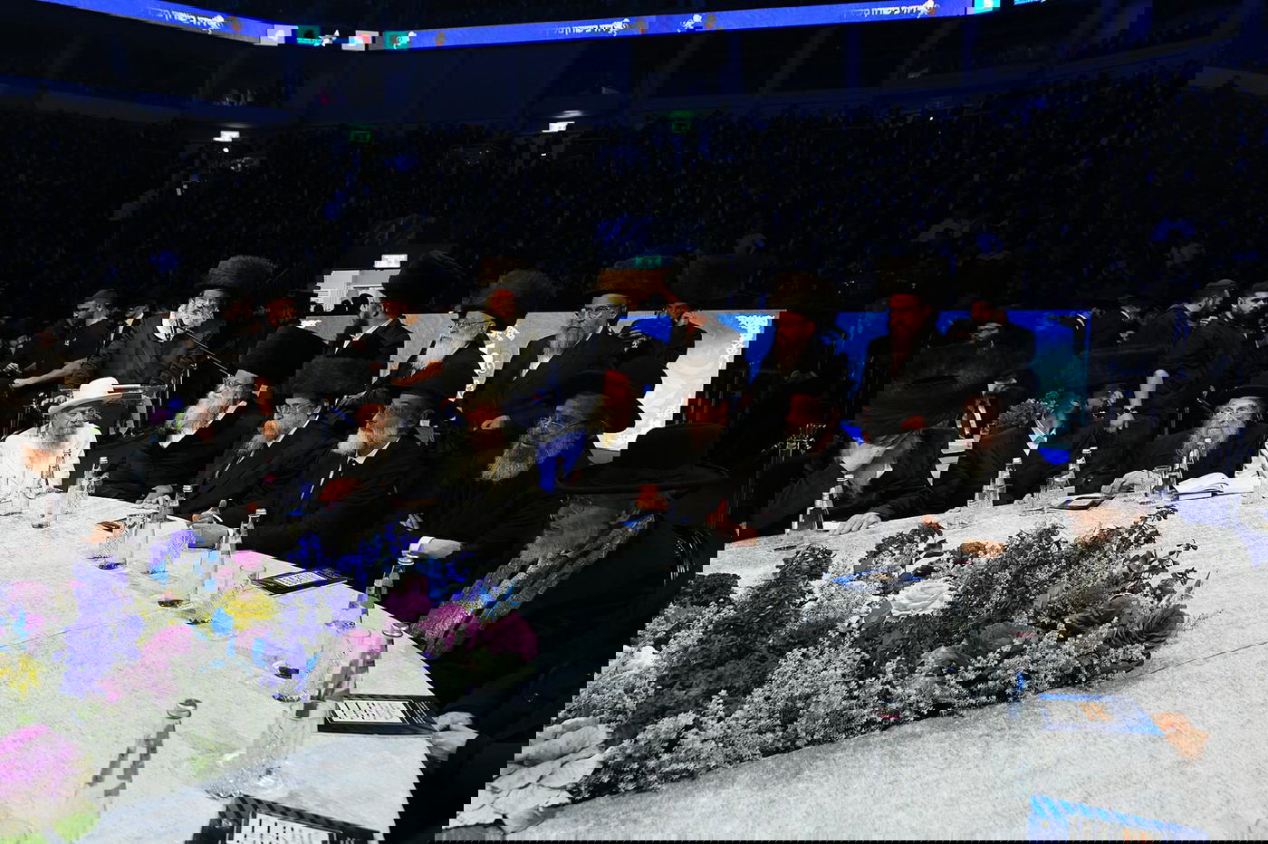 דרשו ה' ועוזו: רבבות חגגו את סיום 'הדף היומי בהלכה'; צפו