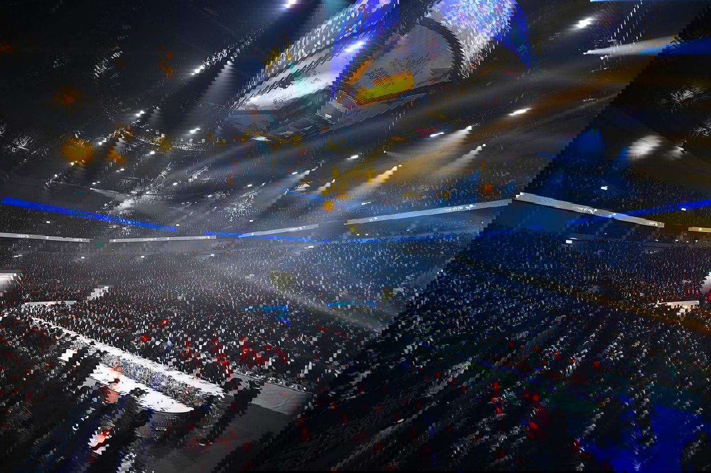 דרשו ה' ועוזו: רבבות חגגו את סיום 'הדף היומי בהלכה'; צפו