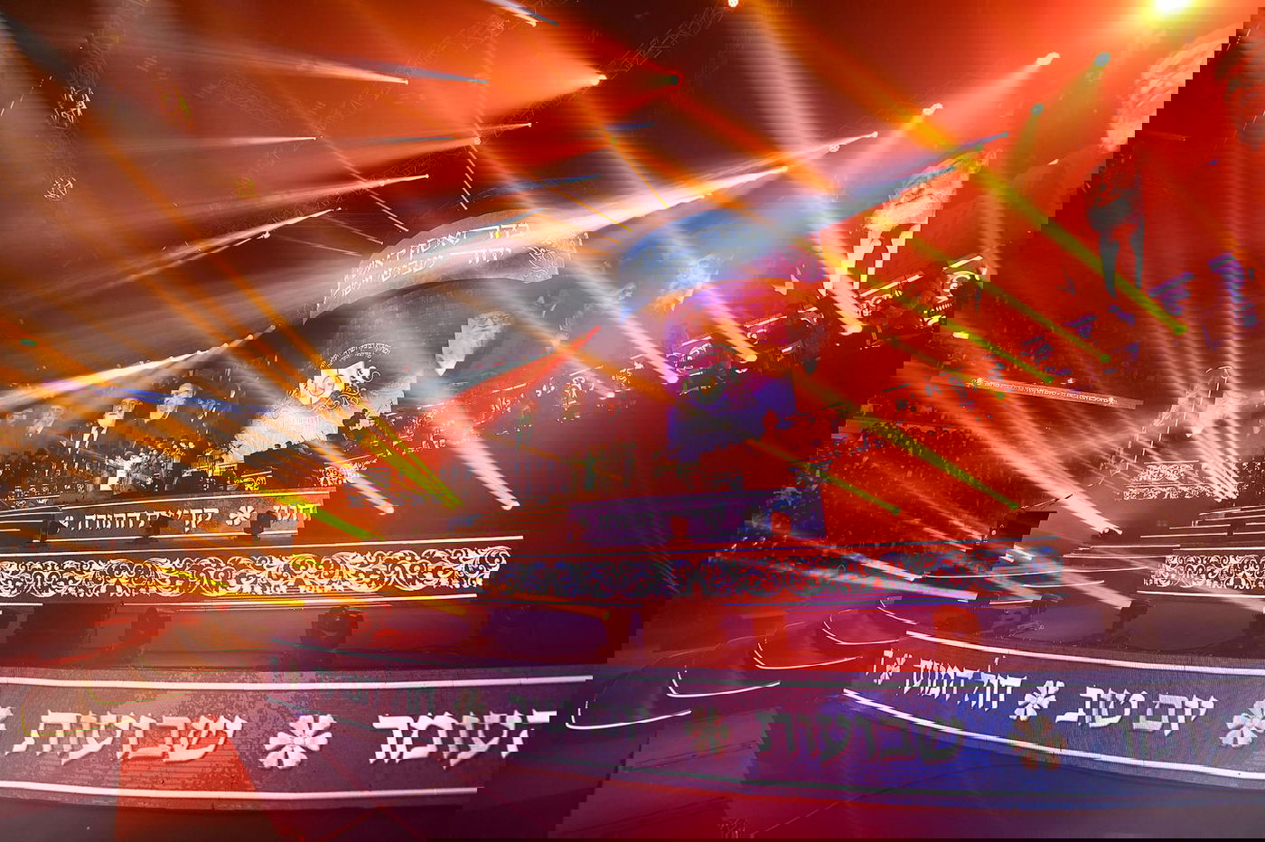 דרשו ה' ועוזו: רבבות חגגו את סיום 'הדף היומי בהלכה'; צפו