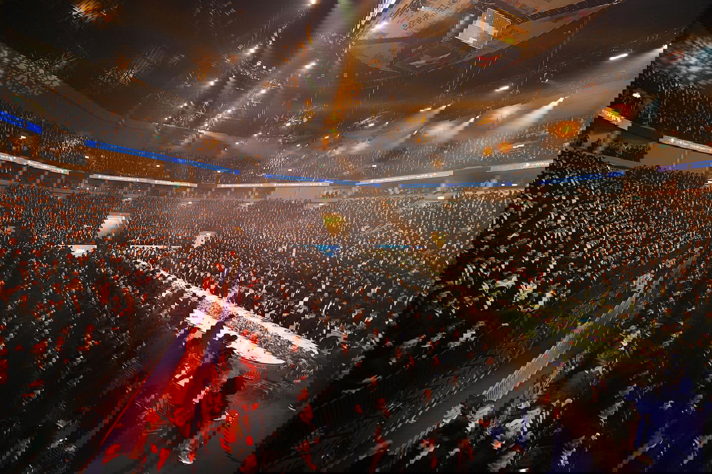 דרשו ה' ועוזו: רבבות חגגו את סיום 'הדף היומי בהלכה'; צפו