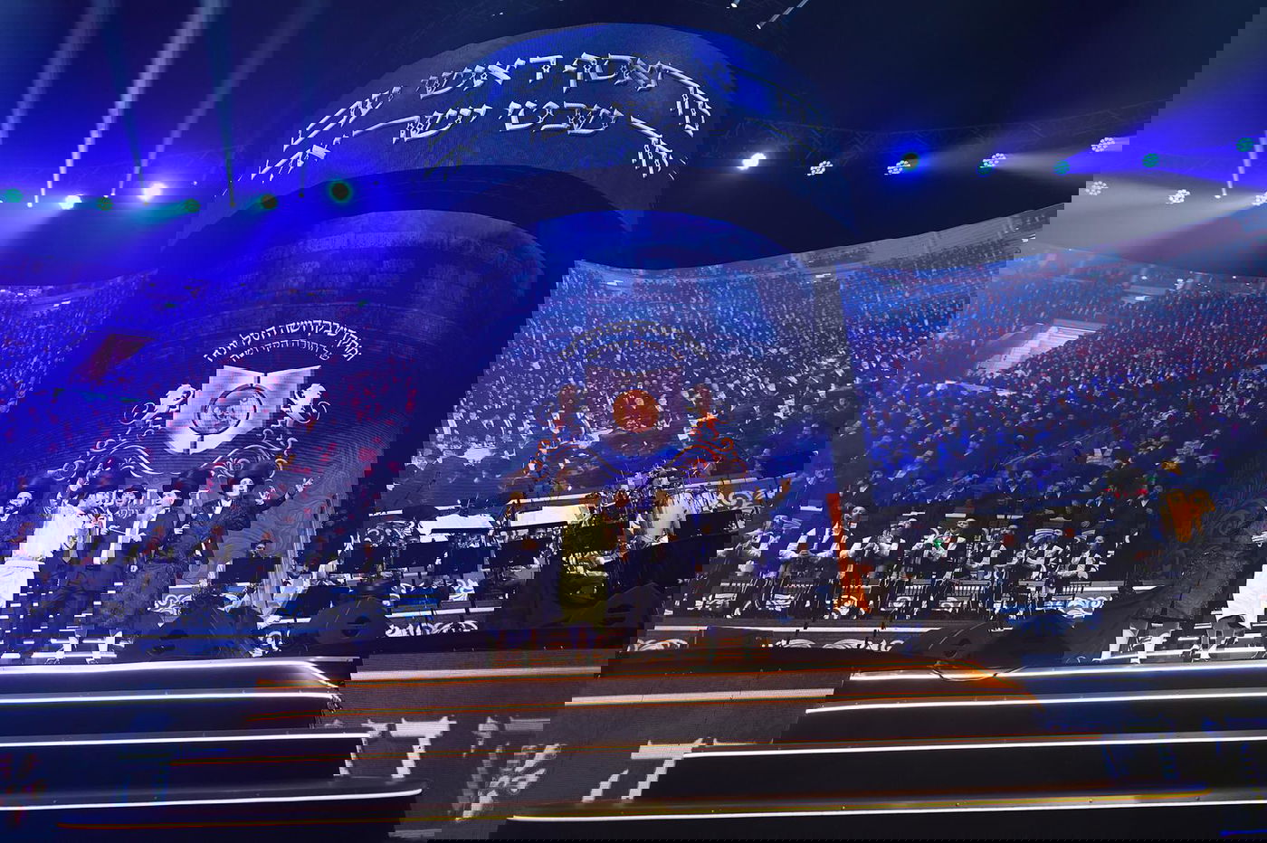 דרשו ה' ועוזו: רבבות חגגו את סיום 'הדף היומי בהלכה'; צפו