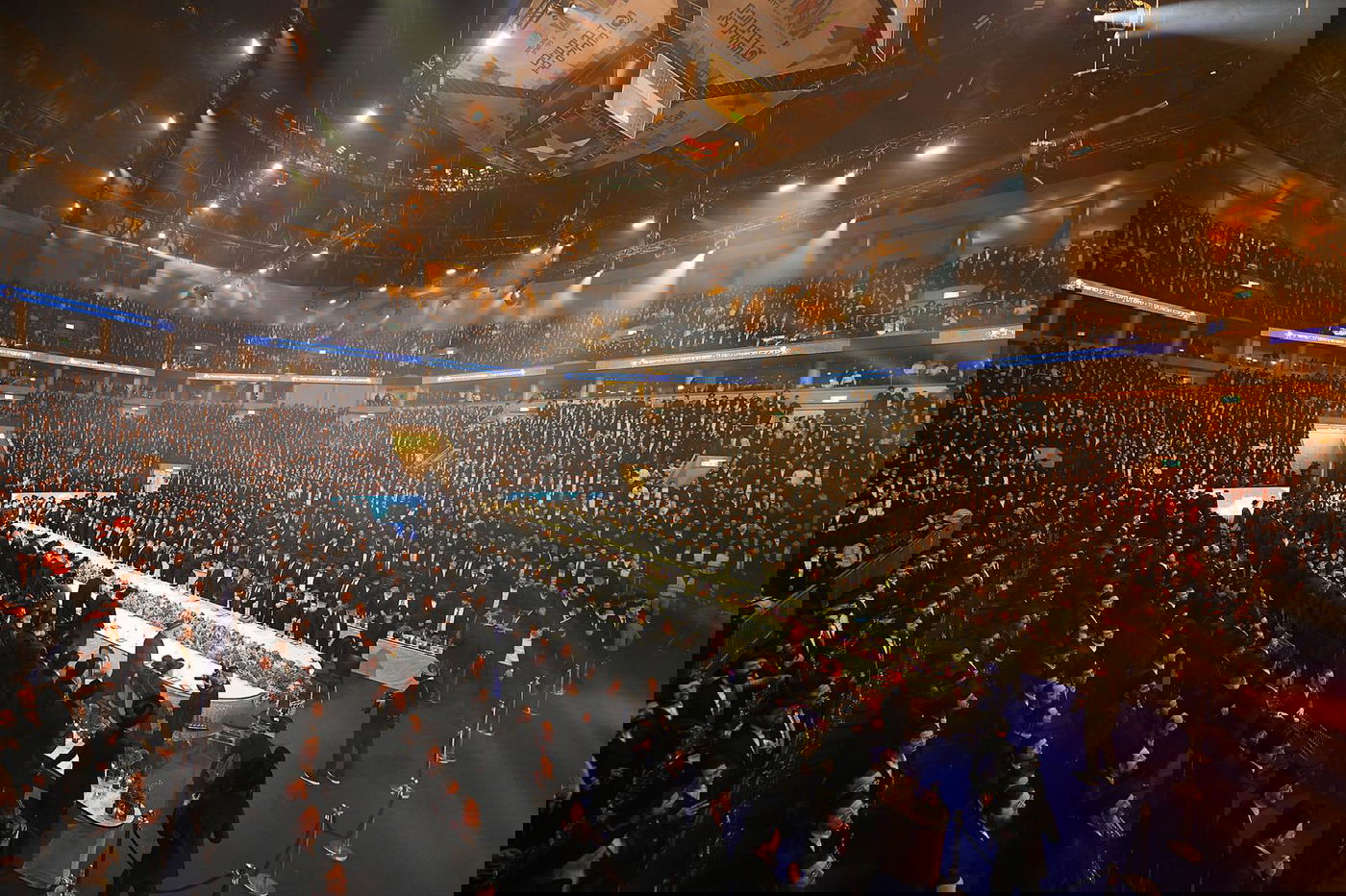 דרשו ה' ועוזו: רבבות חגגו את סיום 'הדף היומי בהלכה'; צפו