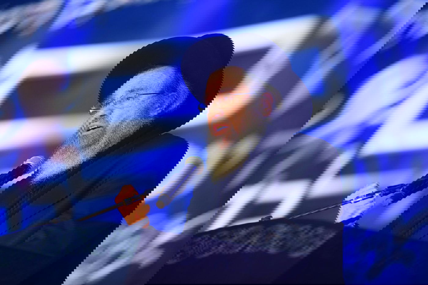 דרשו ה' ועוזו: רבבות חגגו את סיום 'הדף היומי בהלכה'; צפו