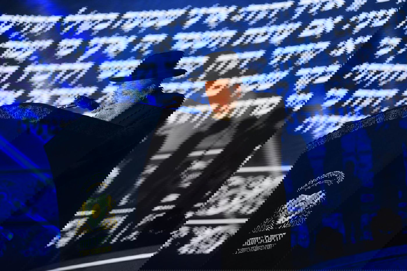 דרשו ה' ועוזו: רבבות חגגו את סיום 'הדף היומי בהלכה'; צפו