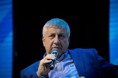 פיטורי ברדוגו; סגל: "פגיעה בחופש הביטוי", אופנהיימר: "תועמלן"