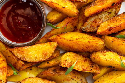 צ'יפס תפוחי אדמה אפוי בתנור