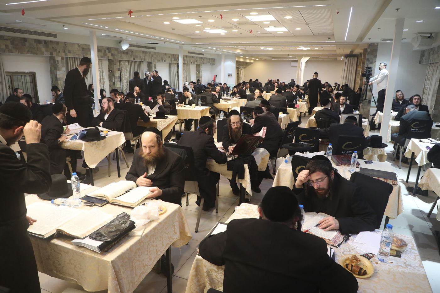 באלכסנדר נעלו את ימי השובבי"ם במעמד מיוחד