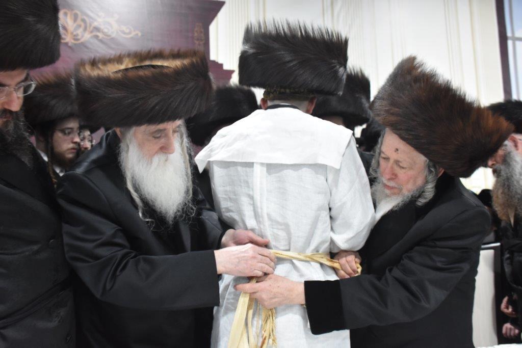 שמחת החתונה בחצרות מכנובקא בעלזא - סטראפקוב