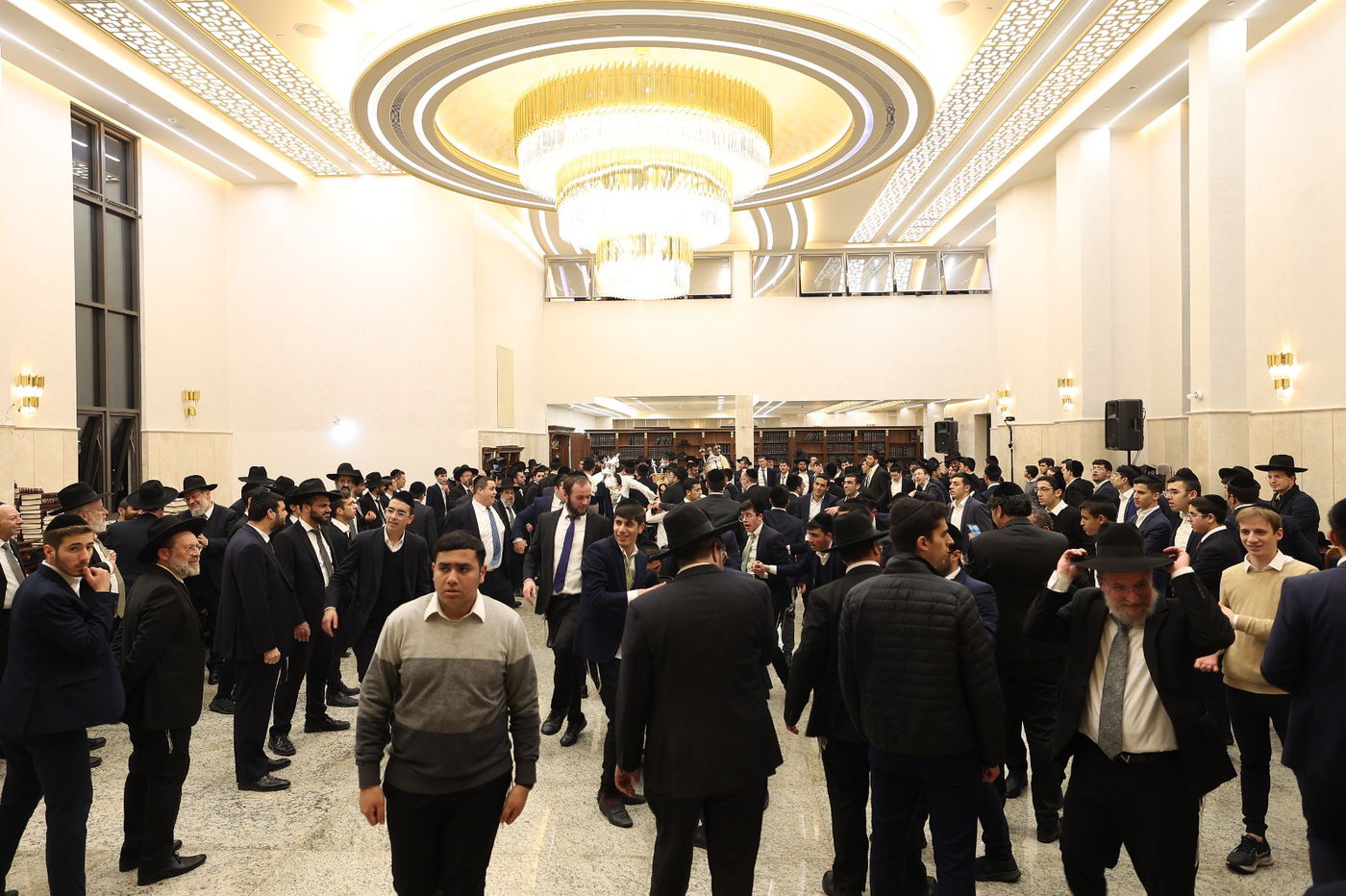 תיעוד: הכנסת ספר תורה לישיבת 'אוהל יוסף'