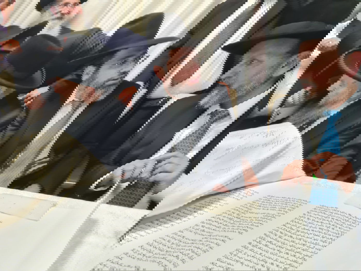 תיעוד: הכנסת ספר תורה לישיבת 'אוהל יוסף'