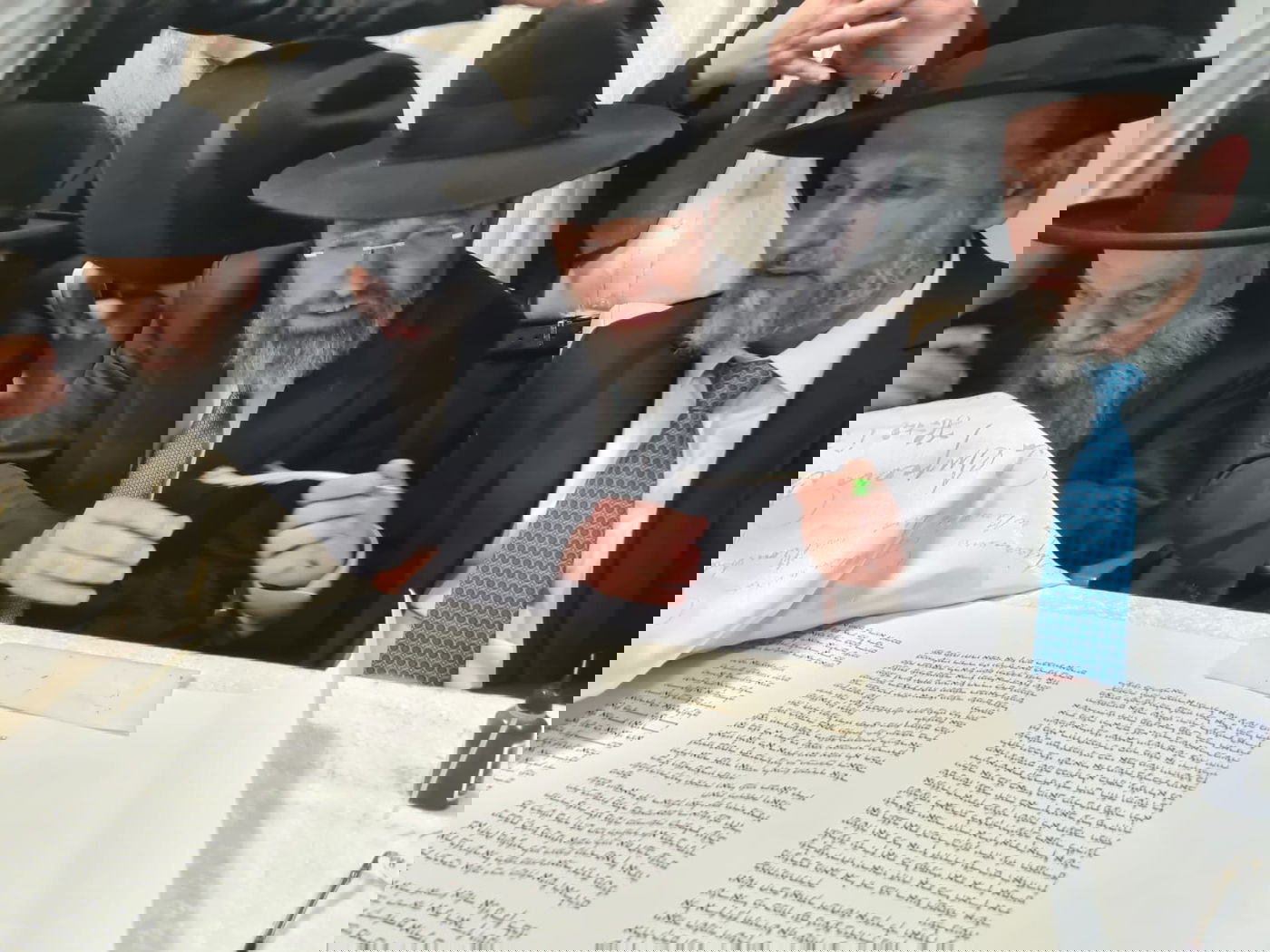 תיעוד: הכנסת ספר תורה לישיבת 'אוהל יוסף'