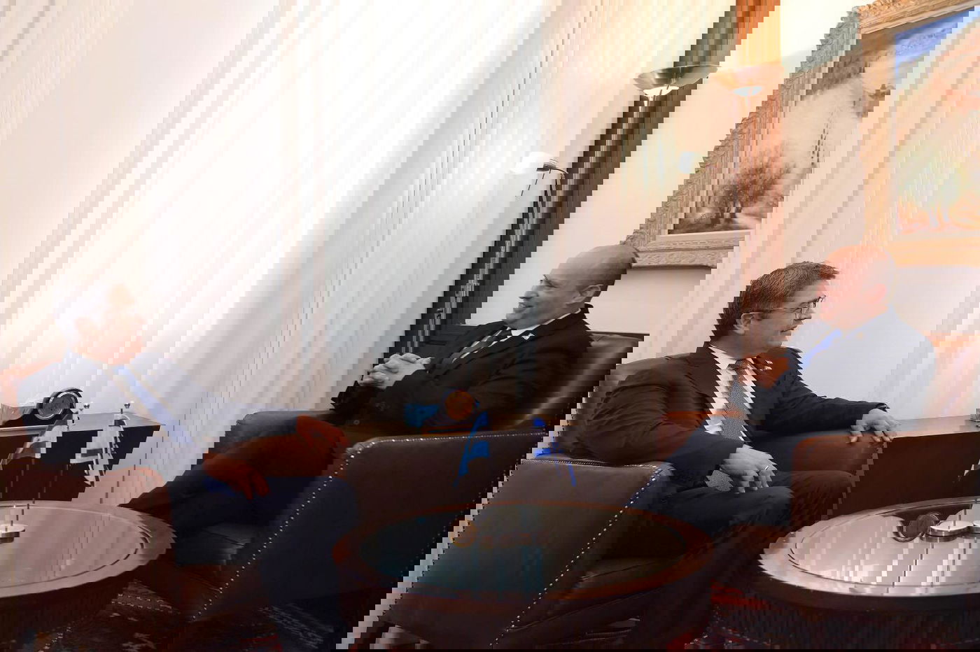 הרננדס ובנט בישראל, בטקס פתיחת השגרירות