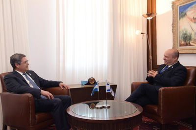 הרננדס ובנט בישראל, בטקס פתיחת השגרירות