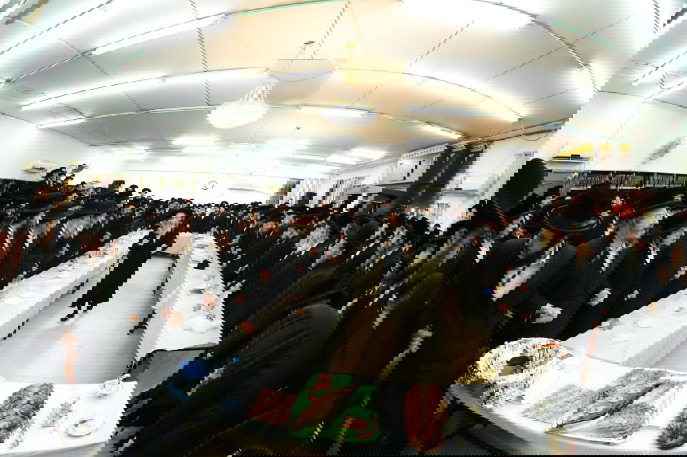 המשפיע רבי אלימלך בידרמן חגג 'פורים קטן' בצאנז