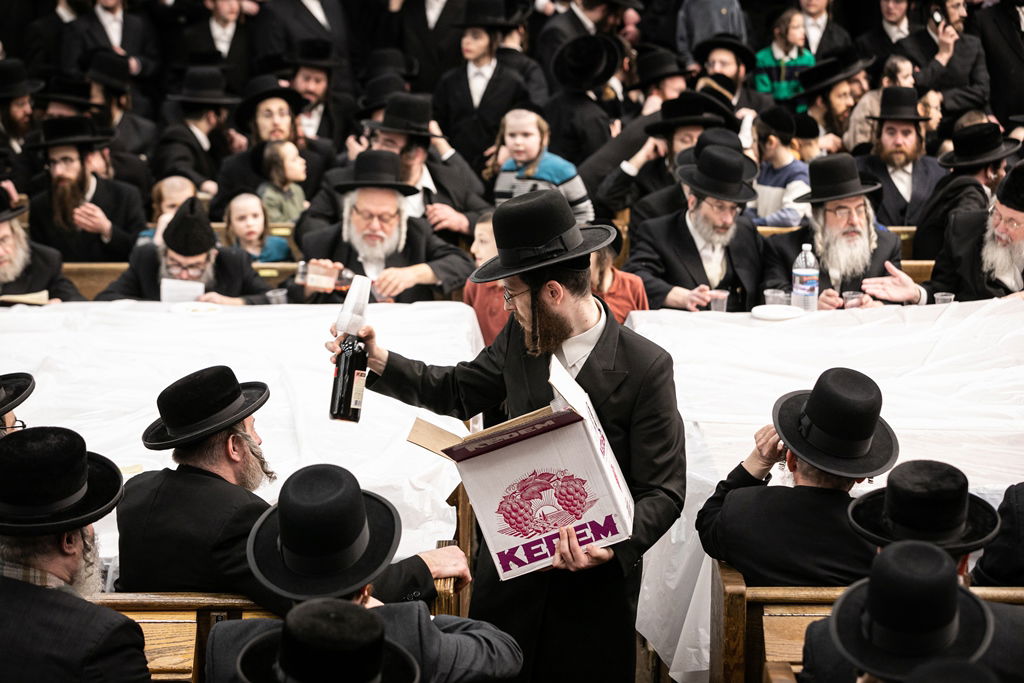 הדולרים נערמו בקערה: כך ציינו את 'פורים קטן' בסאטמר