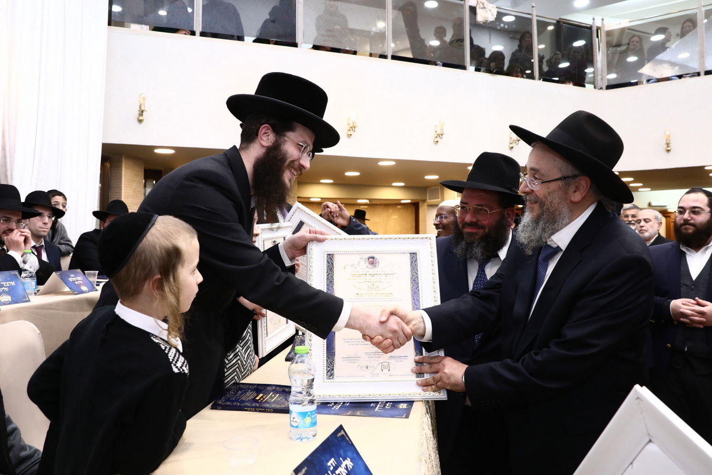 הראשל"צ והאדמו"ר: "רוצים לעקור את התורה"