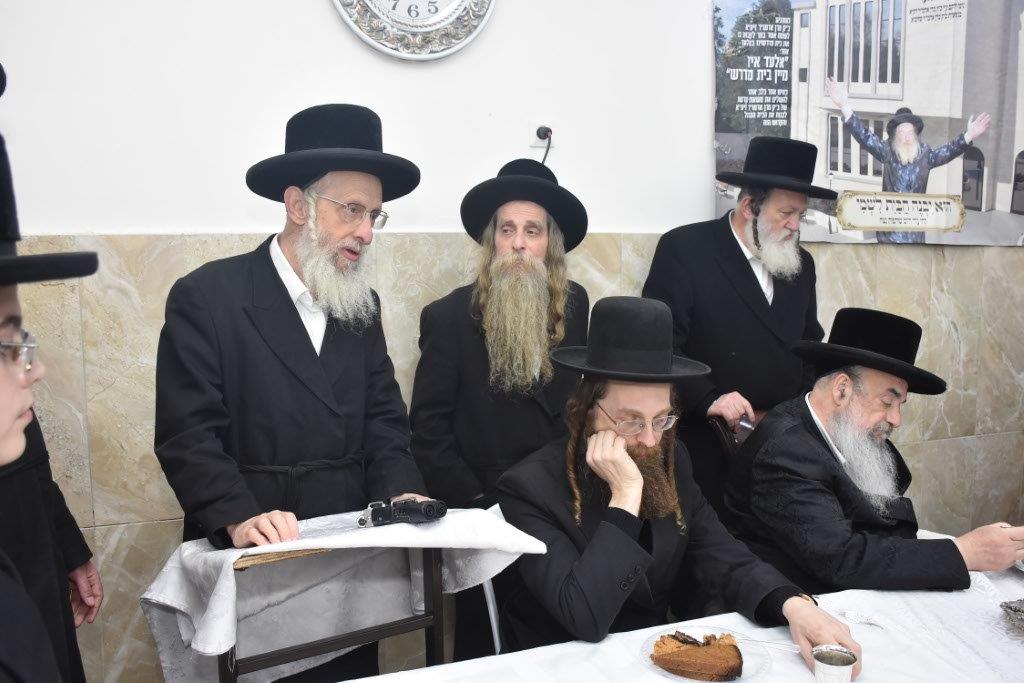 הרבי מלעלוב יצק אבן פינה לבית מדרש חדש באלעד