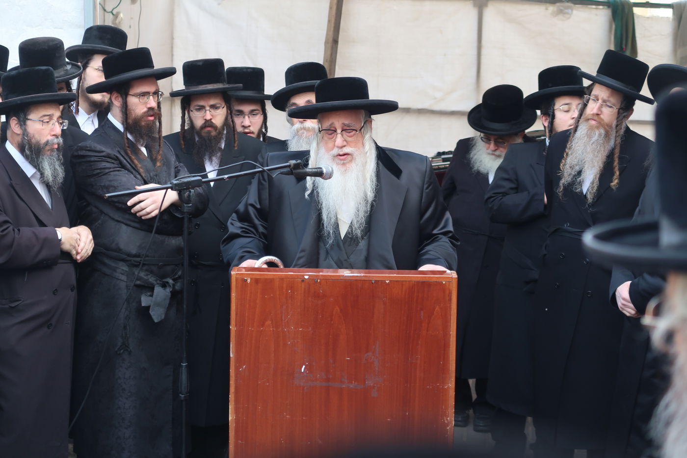 האדמו"ר מצאנז הספיד את הרבי ואמר קדיש