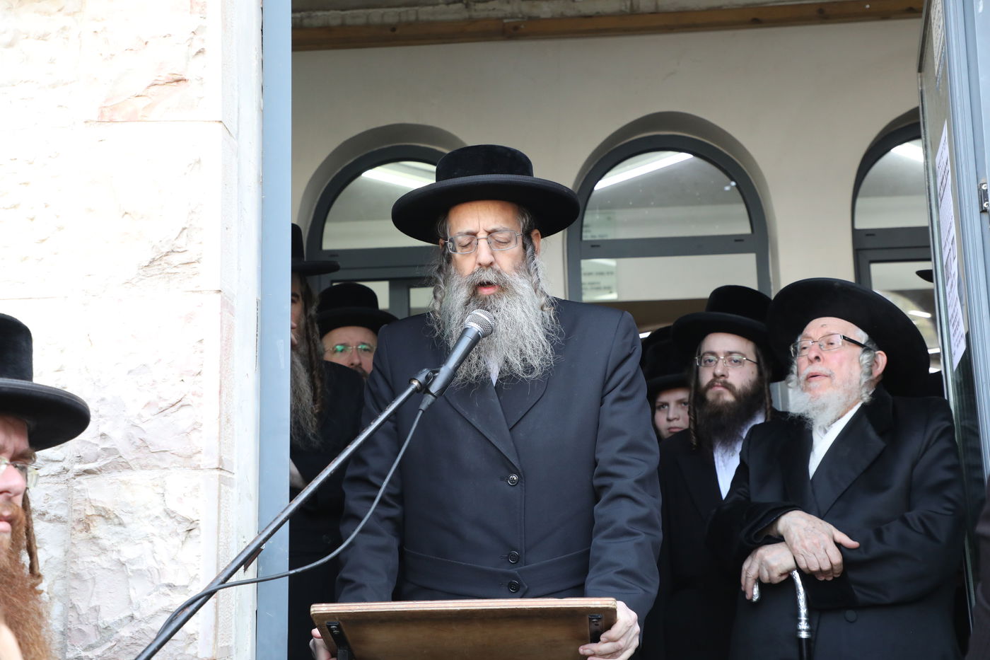 תיעוד: האדמו"ר מטשאקווא הובא למנוחות