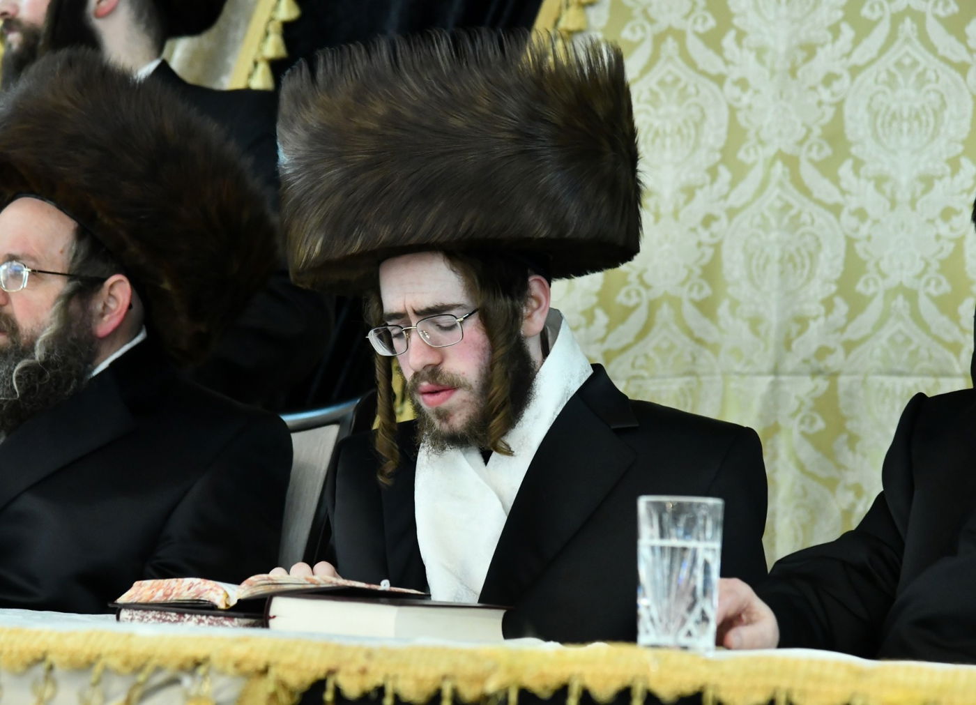 חתונת נכדת הרבי מסאסוב ונינת הרבי מתולדות אברהם יצחק