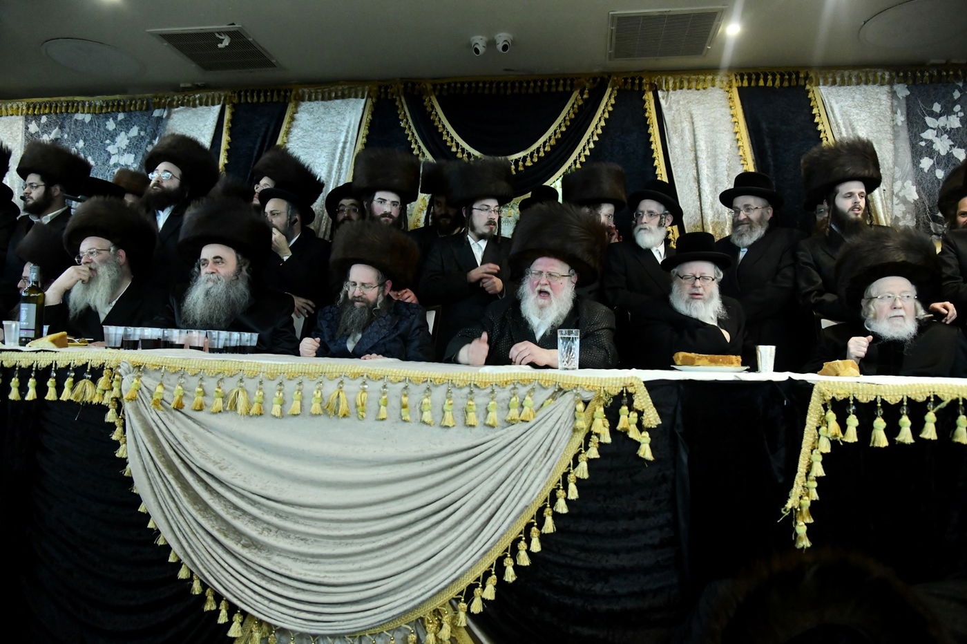 חתונת נכדת הרבי מסאסוב ונינת הרבי מתולדות אברהם יצחק