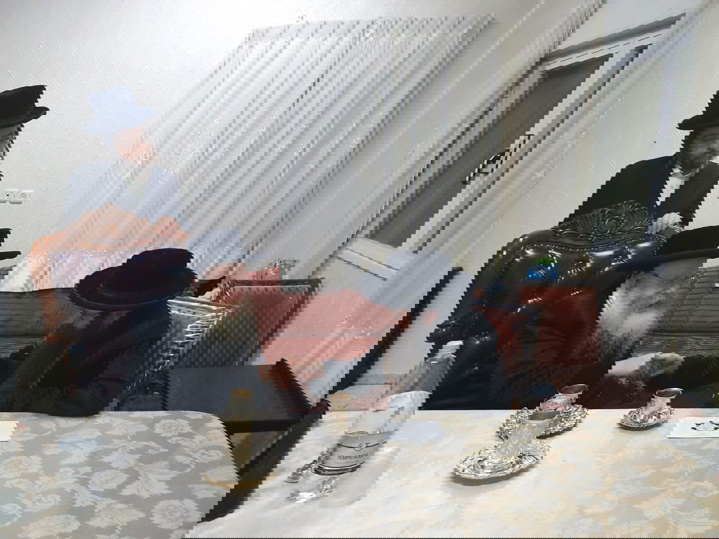 הרבי מקרעטשניף קרית גת ביקר את אחיו שבירך את ה'הויז בחור'