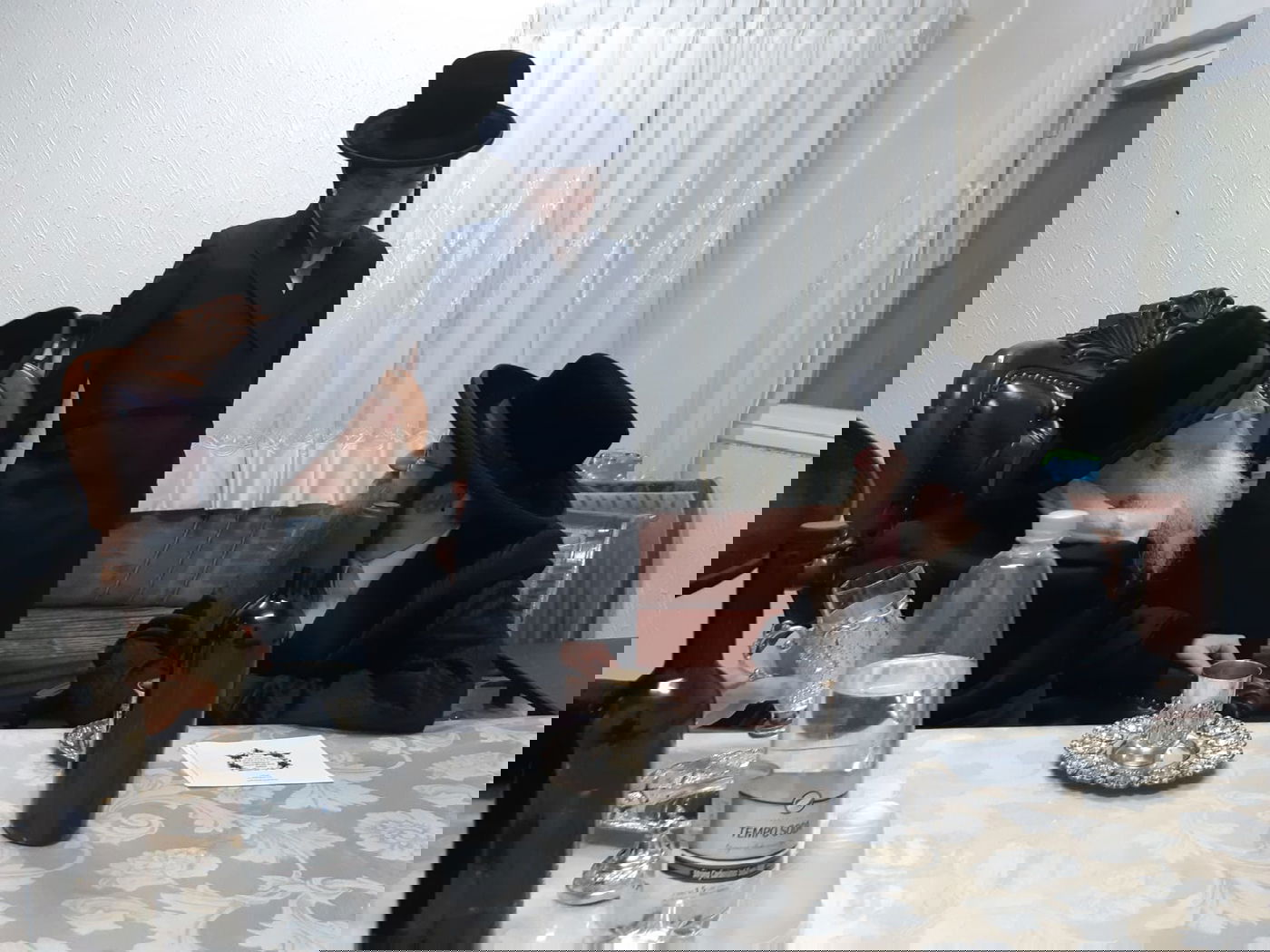 הרבי מקרעטשניף קרית גת ביקר את אחיו שבירך את ה'הויז בחור'