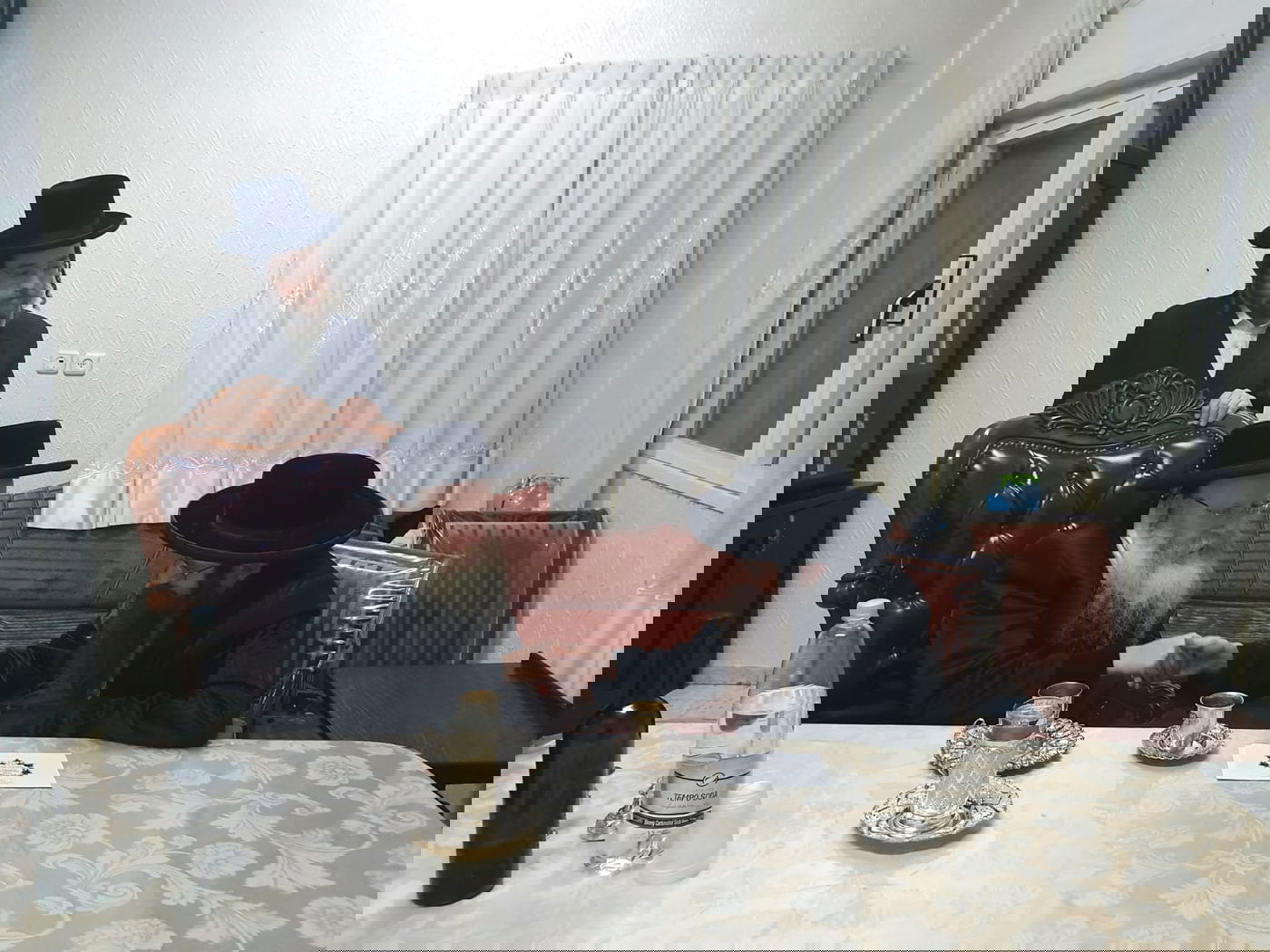 הרבי מקרעטשניף קרית גת ביקר את אחיו שבירך את ה'הויז בחור'