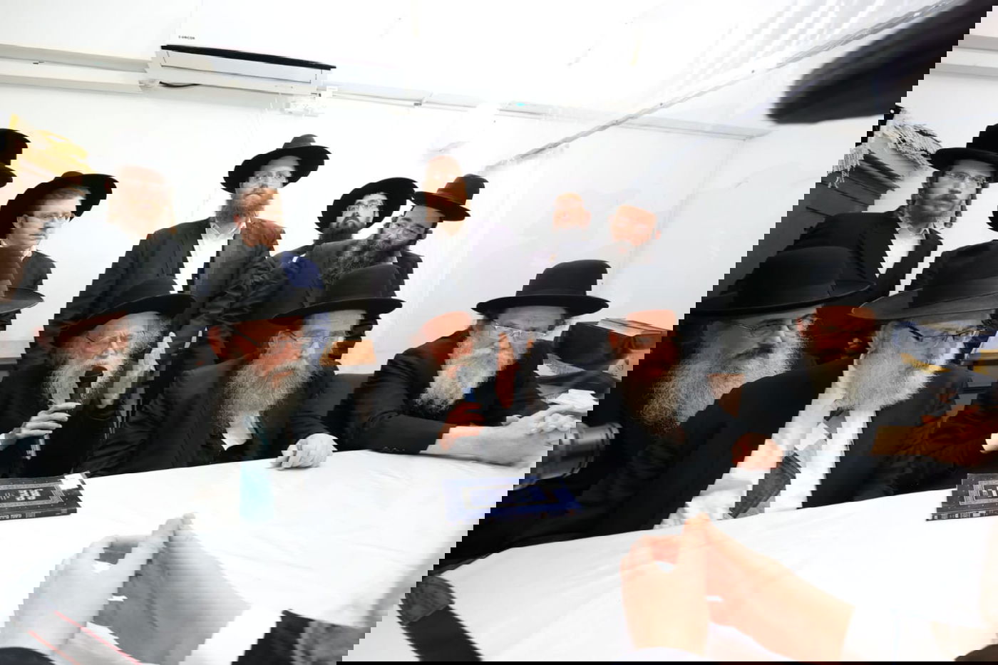 בכינוס ההיסטורי אצל הגרג אדלשטיין בהשתתפות הגרש שטיינמן, הגרמש אדלשטיין, הגרמש קליין והגרא ברוידא