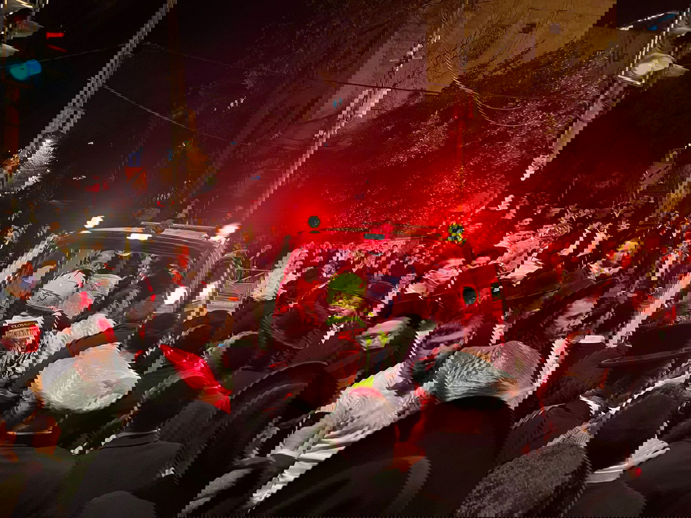 הגאב"ד עזב את העצרת, ומהומות קשות פרצו ברחוב • צפו