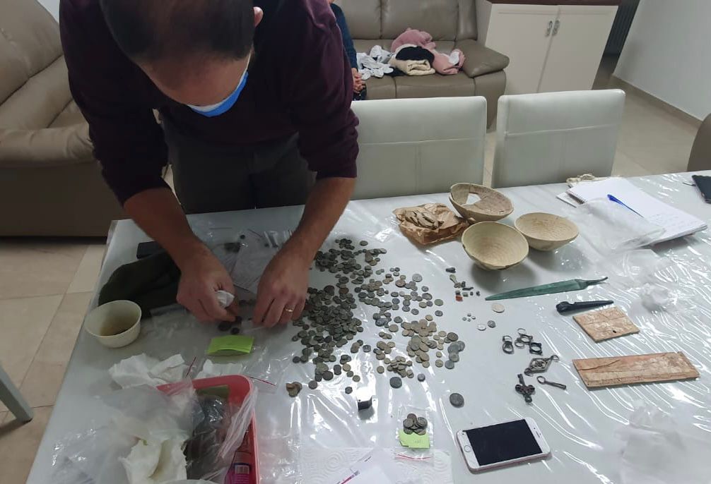 בשכונת רמות בירושלים: אותרו פריטים ארכיאולוגיים עתיקים