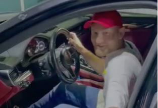 מני הולנדר על הפורשה