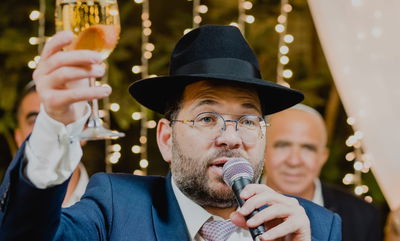 כותב השורות בחתונה;