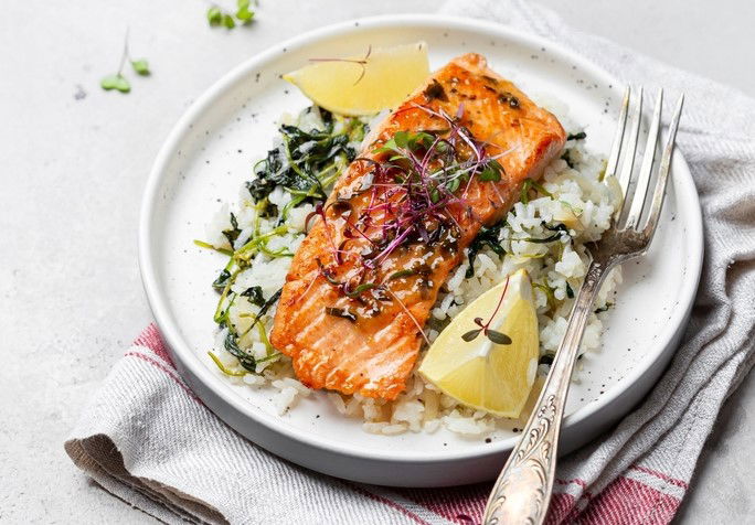 סלמון במחבת עם אורז תרד