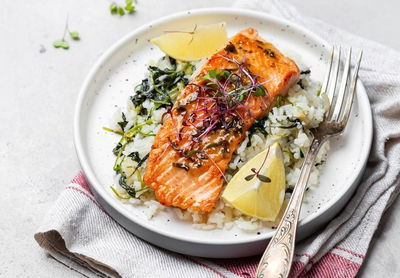 סלמון במחבת עם אורז תרד