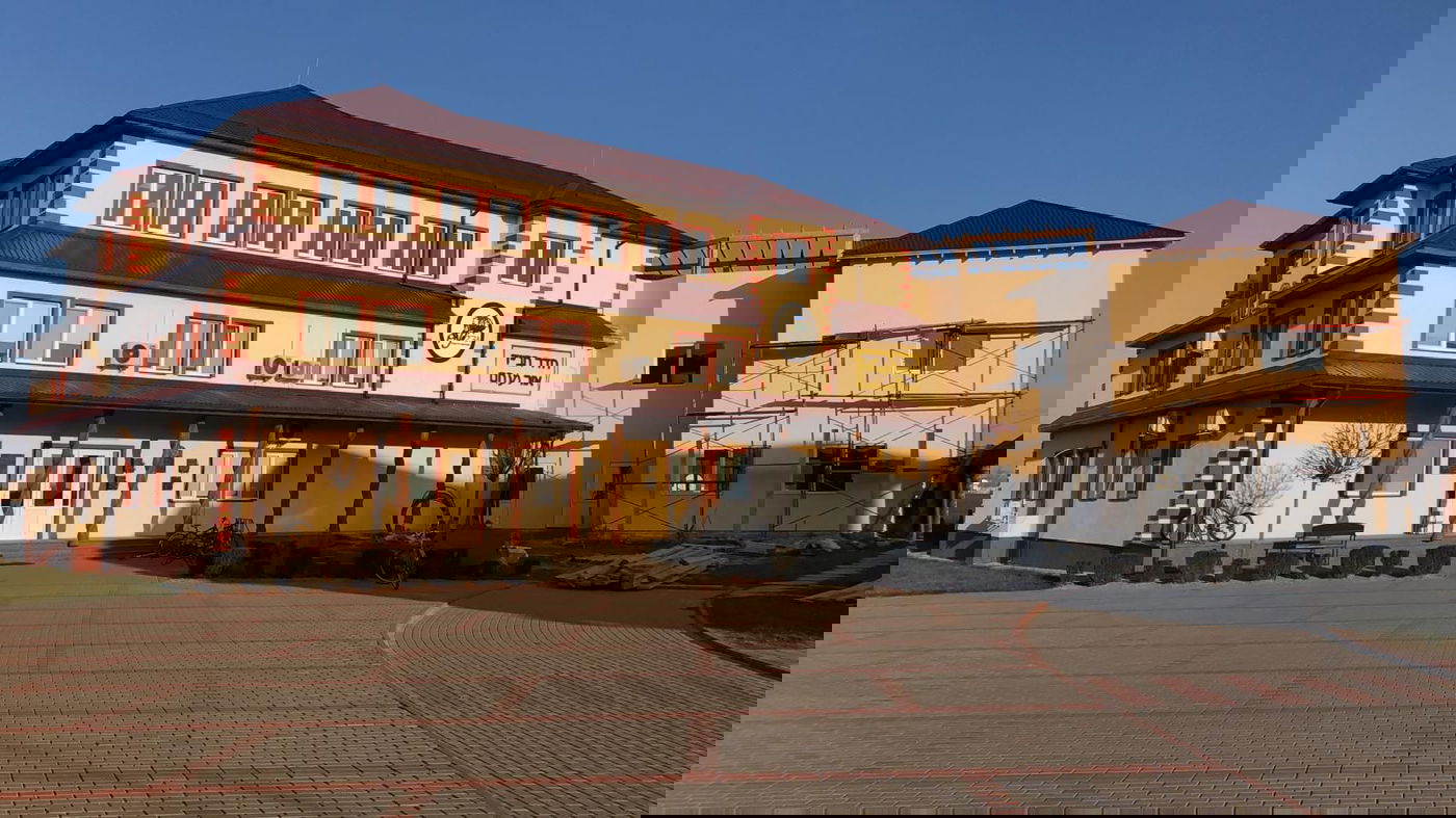 מקייב המופגזת לגבול מולדובה: המסע המטלטל של השלוחים