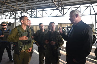 גנץ הודיע על הגדלת התרי הכניסה מעזה לישראל