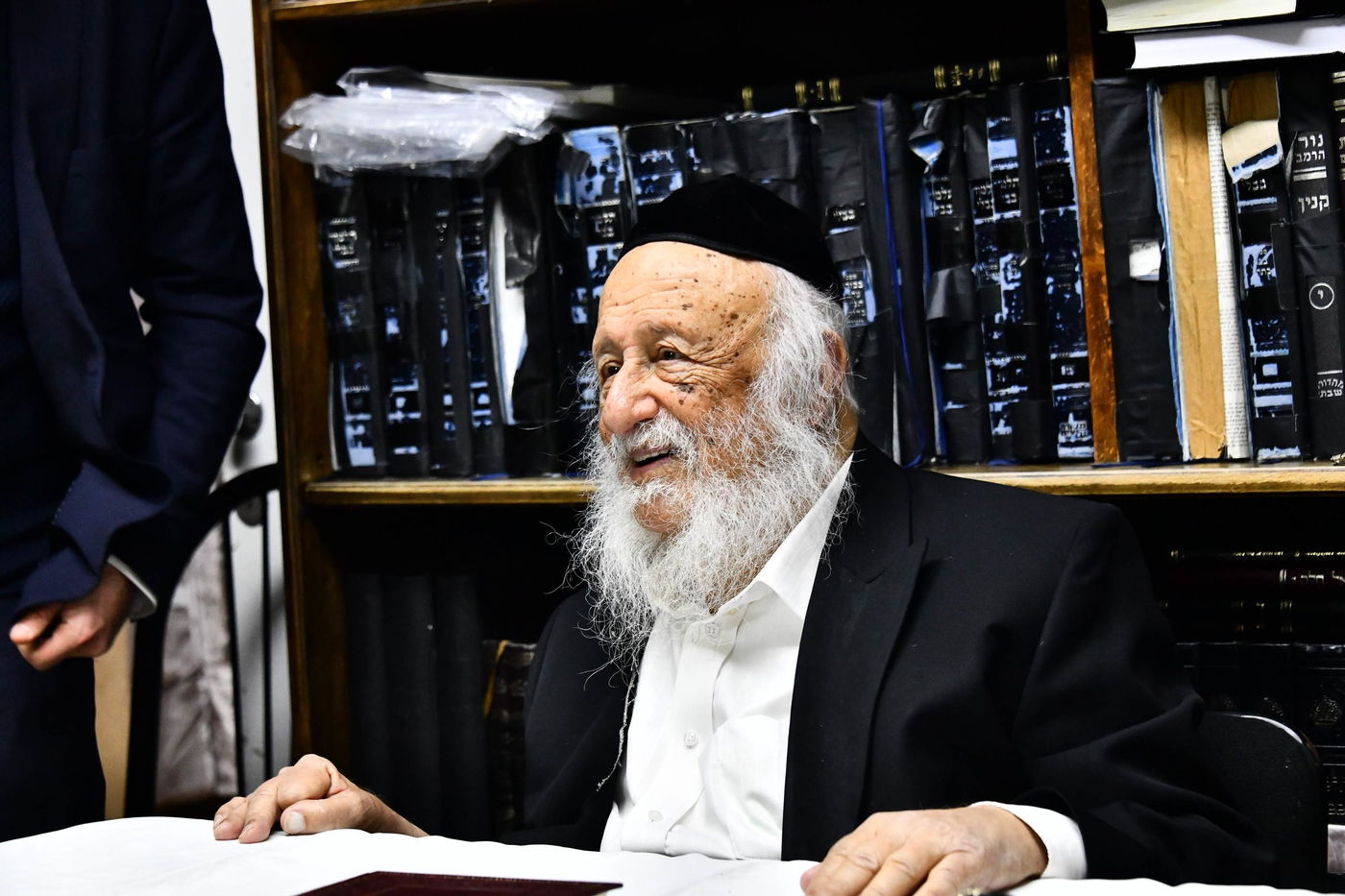 תיעוד ענק: ניחום אבלים אצל הגרב"ד פוברסקי