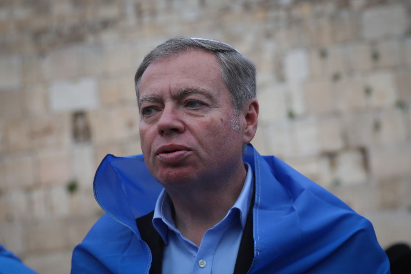 שגריר אוקראינה וחסידי ברסלב בתפילה בכותל • תיעוד