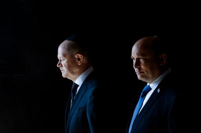 בנט ושולץ ביד ושם, היום • בוידיאו: במסיבת העיתונאים