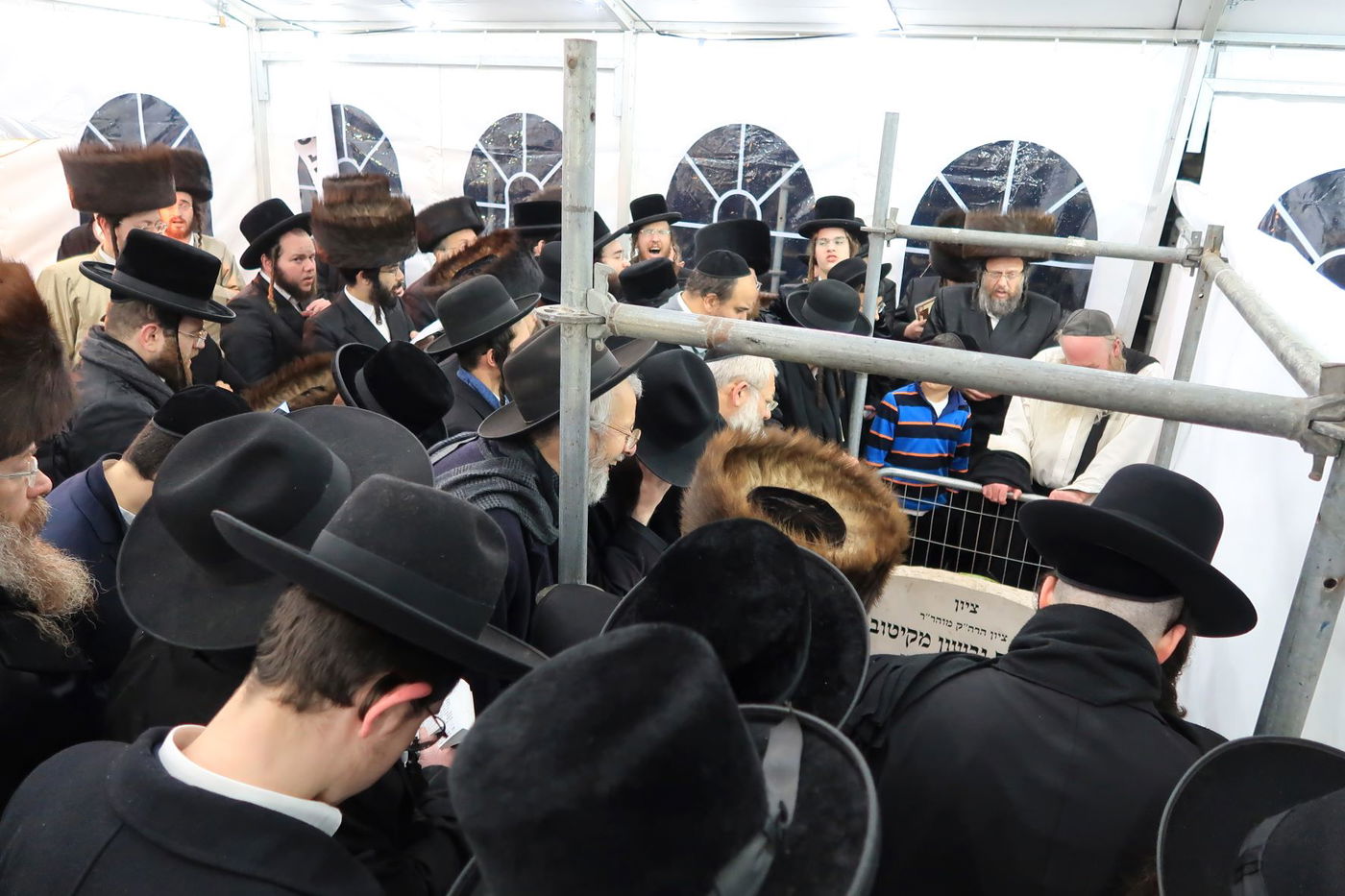 המונים בהילולת הרה"ק רבי אברהם גרשון מקיטוב זיע"א