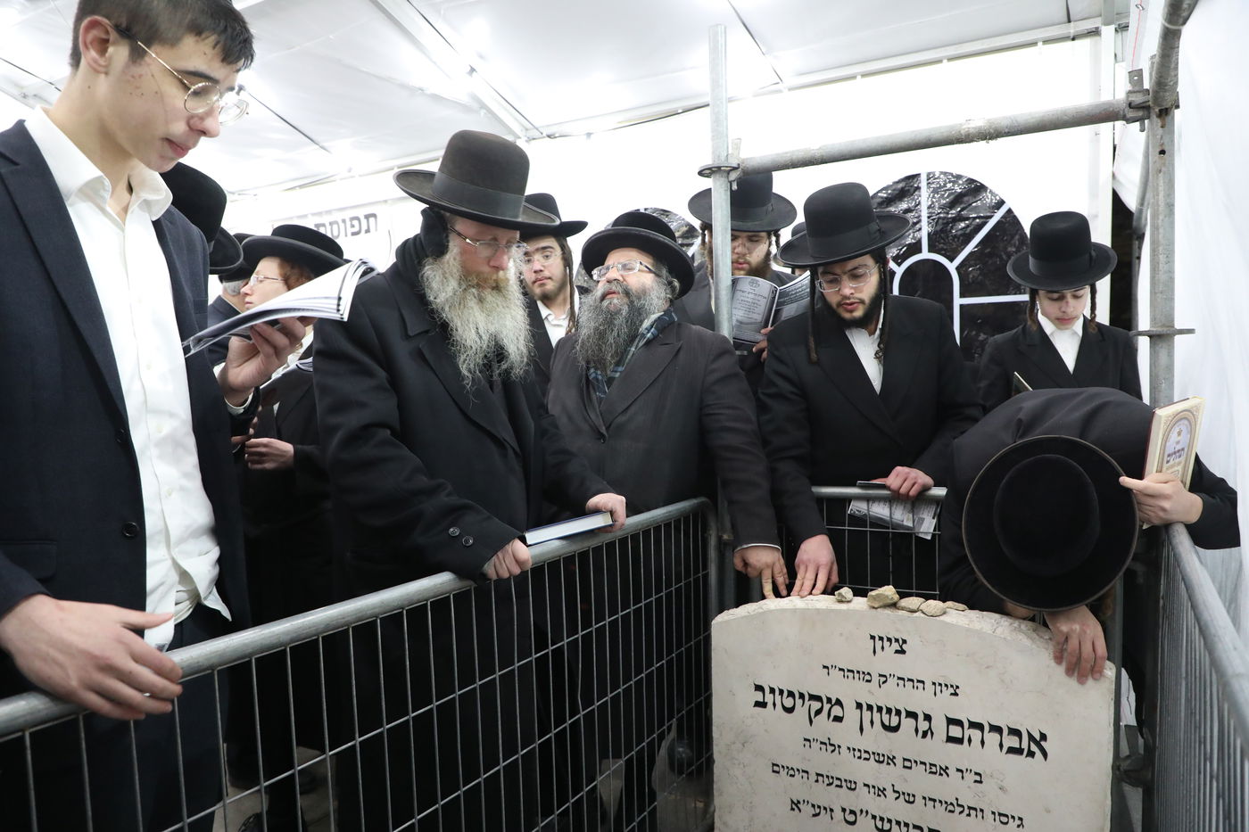 המונים בהילולת הרה"ק רבי אברהם גרשון מקיטוב זיע"א